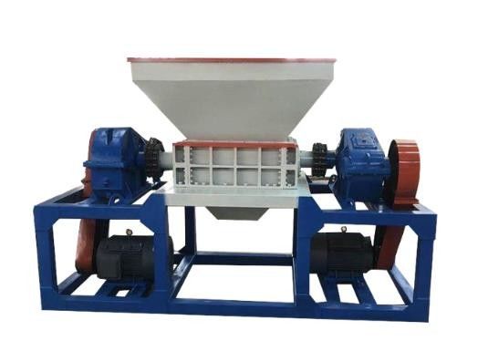 Máquina de trituração horizontal de eixo único 380V Voltagem para trituração